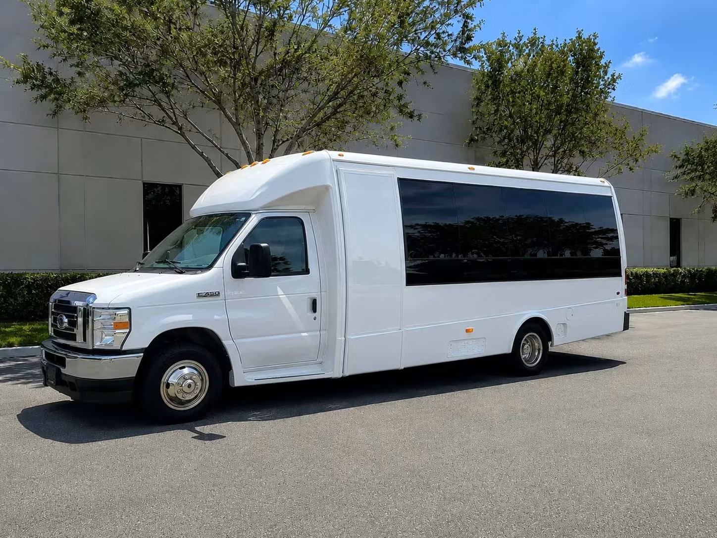 monterey 15 passenger minibus rental