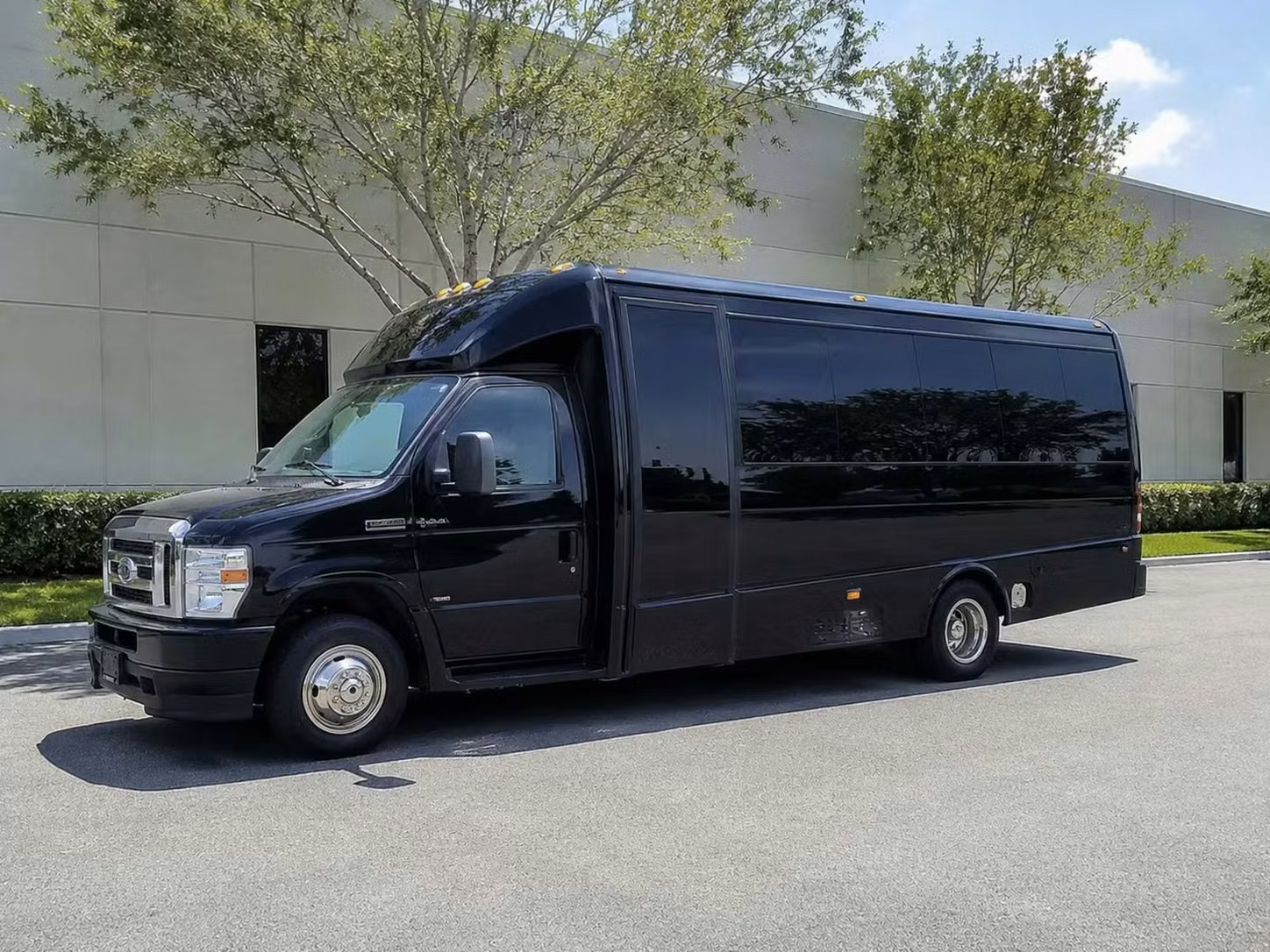 monterey 18 passenger minibus rental