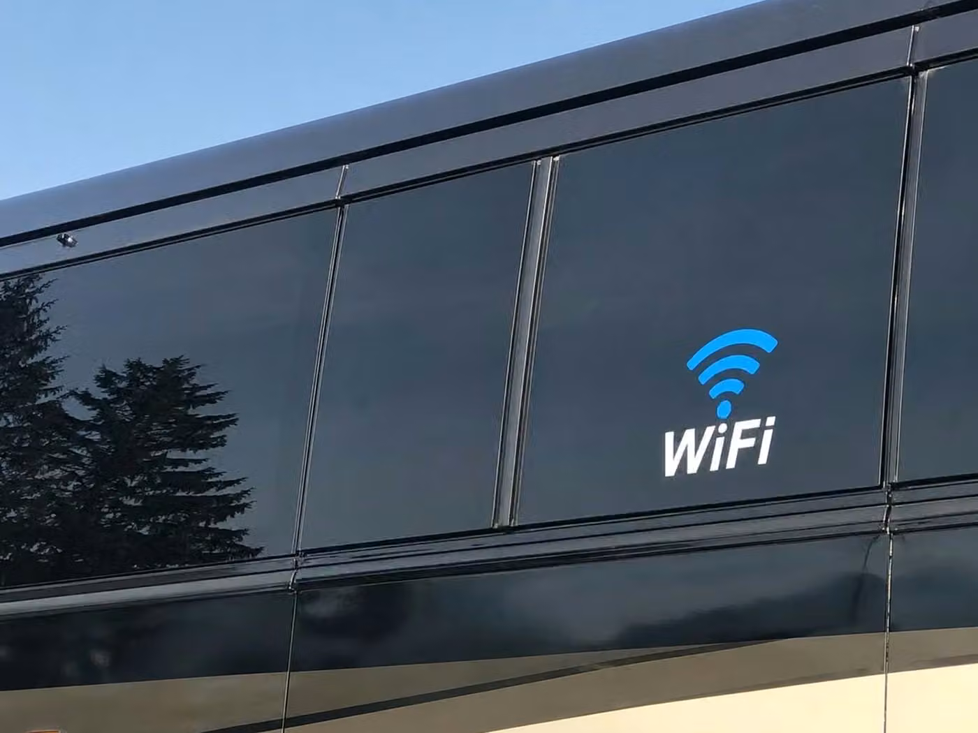 monterey 25 passenger minibus wifi